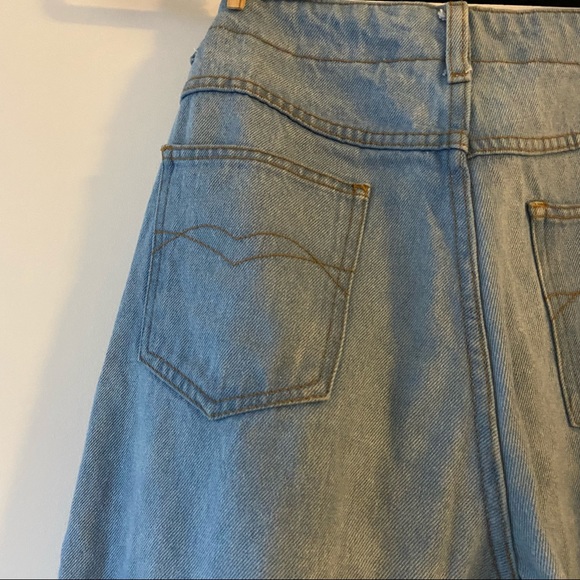 Light Denim Mom Jeans - Picture 5 of 6